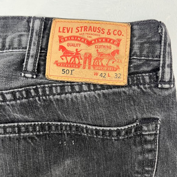 Vtg Levi's 501 Jeans Mens 42x32 Made In USA Black Button Fly Straight Denim - Picture 4 of 13